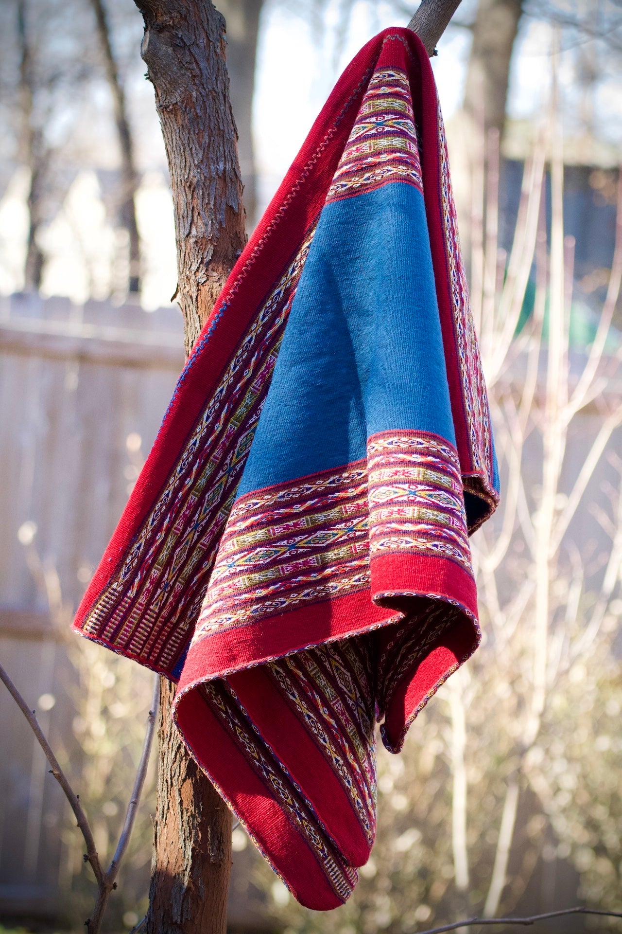 Blanket (or Lliqlla in Quechua) made of 100% Andean sheep wool, artisan hand woven