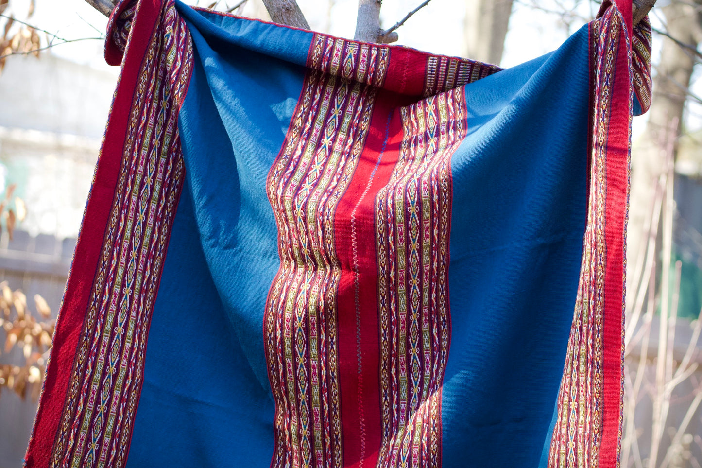 Blanket (or Lliqlla in Quechua) made of 100% Andean sheep wool, artisan hand woven