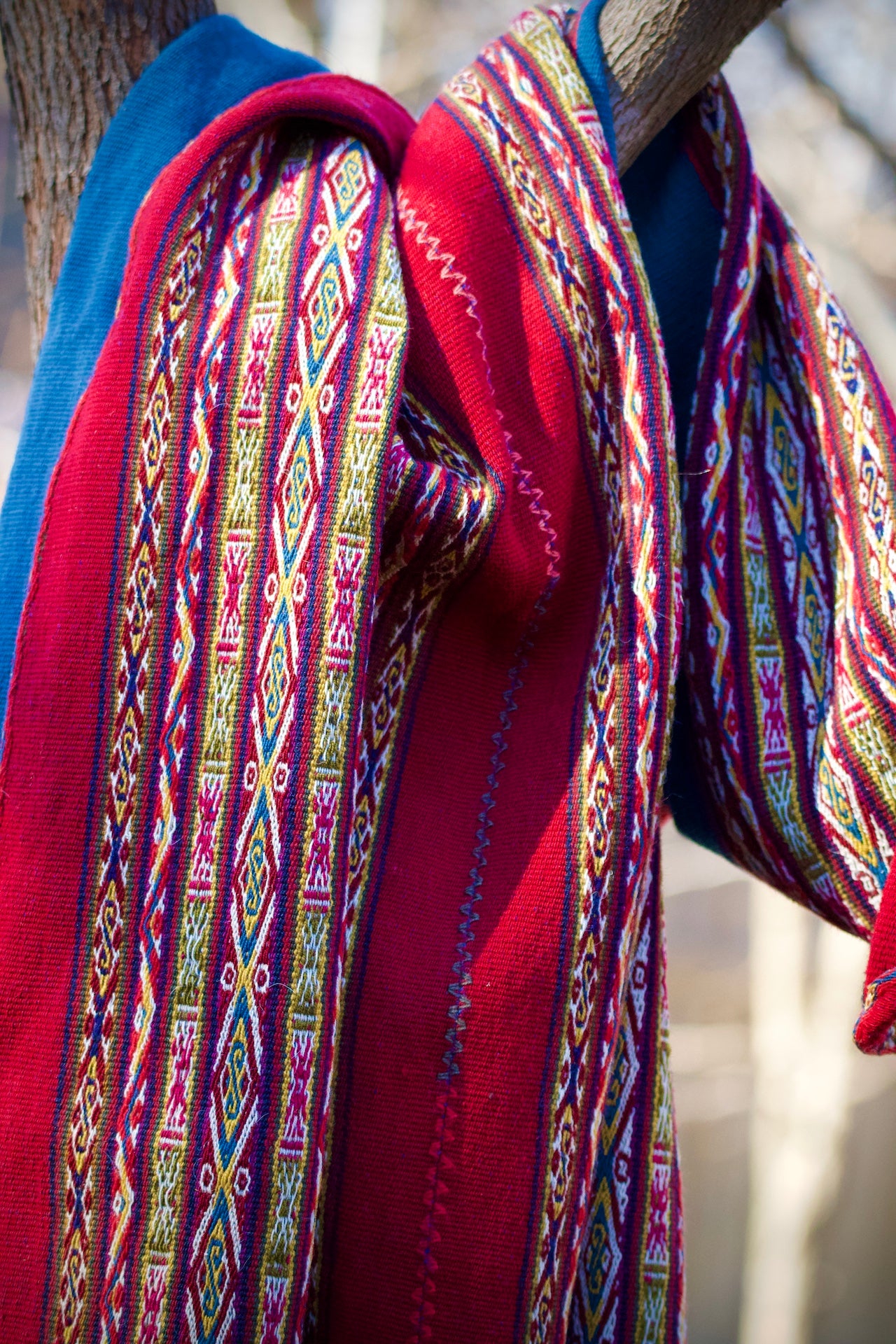 Blanket (or Lliqlla in Quechua) made of 100% Andean sheep wool, artisan hand woven